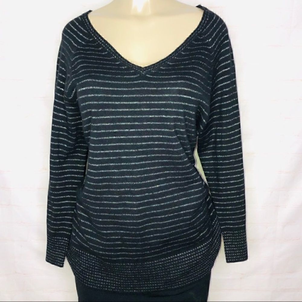 avenue 14/16 black and silver v neck sweater